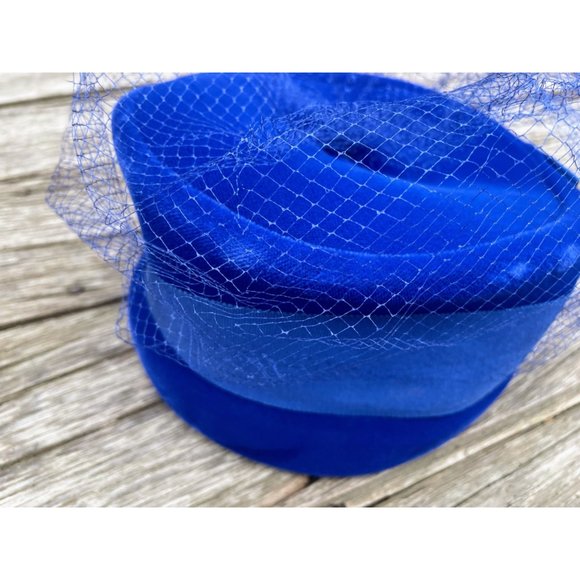 Vintage 1950s Bright Blue Velvet Womens Hat Netting - Picture 9 of 15